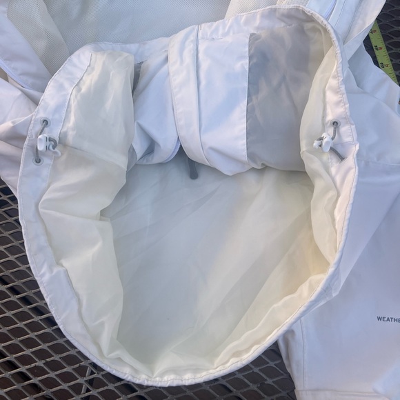 Eddie Bauer Woman’s Hooded Rain jacket-cream -color. Weatheredge line. size M - Picture 15 of 15